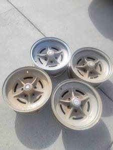 lot 402 image: Buick Rallye Wheels 1965 thru 1987 models
