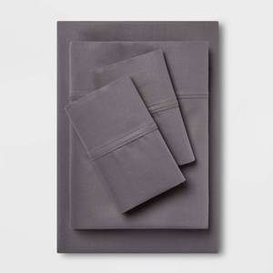 lot 2366 image: King Solid Performance 400 Thread Count Sheet Set Dark Gray - Threshold�� Cotton Sateen, Includes 2 Pillowcases & Fitted Sheet - Retail $65