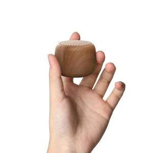 lot 3473 image: Babelio White Noise Sound Machine for Adults Kids Baby, Mini, 15 Non-looping Sounds, Timer, Memory Function, Easy to Pocket and Travel Wood Grain