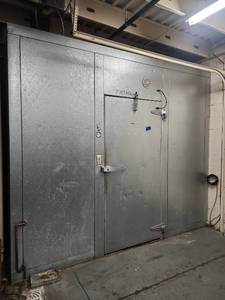 lot 6501 image: Commercial Walk-in Freezer Unit