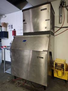 lot 6508 image: Scotsman Commercial Ice Machine Model BH801S-A
