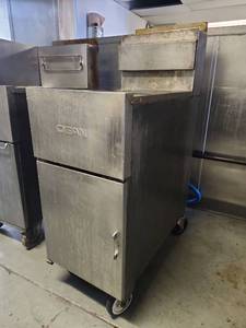 lot 6530 image: Dean Commercial Gas Deep Fryer Model SR42GNS