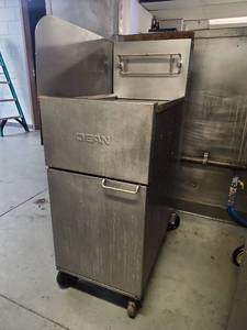 lot 6531 image: Dean Commercial Natural Gas Floor Fryer Model SR152GN