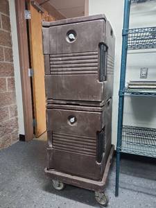 lot 6561 image: Cambro Food Pan Carrier Double Stack Model&nbspUPC400