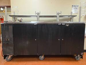 lot 7001 image: Perlick Commercial Draft Beer Dispenser Model DDS84-IR