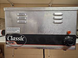 lot 7005 image: APW Wyott Classic Commercial Food Warmer Model W-3V