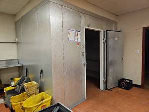 lot 7026 image: Mr. Winter Commercial Walk-in Cooler Model MMA 070