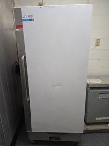 lot 7059 image: Arctic Air Commercial Refrigerator Model R22CW4