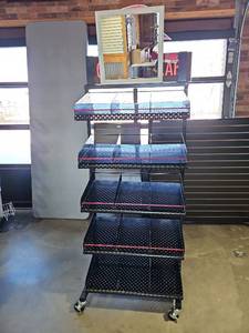 lot 7114 image: 6ft Outdoor Cap Display Rack