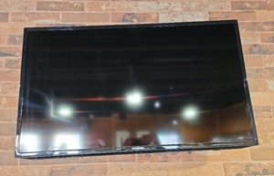 lot 7123 image: 40in Samsung LCD TV