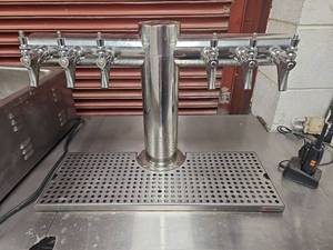 lot 7129 image: Commercial 6-Tap Draft Beer Tower System