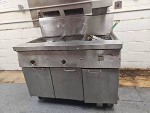 lot 7134 image: Frymaster Commercial Deep Fryer Model FM235SD