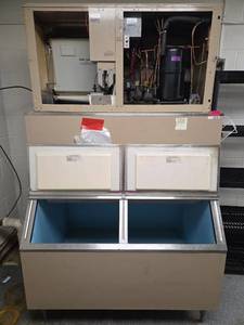 lot 7141 image: Manitowoc Ice Machine Model GY1205W