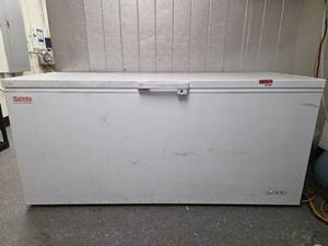 lot 7144 image: Galaxy Commercial Chest Freezer Model 177CF20HC