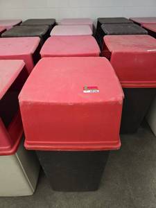 lot 7156 image: (4) Trash Cans With Double Sided Opening Lids