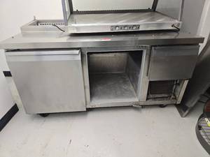 lot 7165 image: Continental Commercial Pizza Prep Refrigerator Model CFA4B