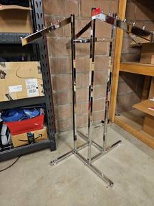 lot 7184 image: Chrome Display Rack with Angled Arms