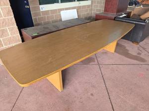 lot 7247 image: Large Lot of Office Furniture Including Desk, Chairs, Credenza, and More - 15 Pieces Total