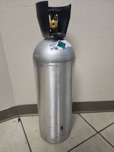 lot 6640 image: Compressed Gas Cylinder Tank UN1956&nbspwith Regulator