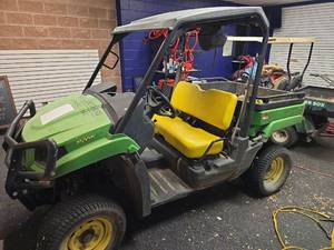 lot 7258 image: John Deere Gator Utility Vehicle Model XUV550