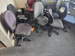 lot 7295 image: Varying Styles of Office Chairs - Set of 9