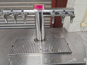 lot 7352 image: Commercial 6-Tap Draft Beer Tower System