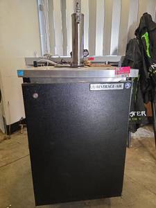 lot 7373 image: Beverage-Air Commercial Draft Beer Kegerator Cart Model BM23-B