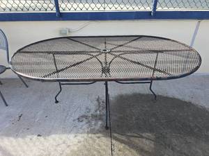 lot 8127 image: Oval Mesh Patio Table