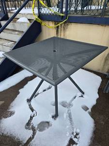 lot 8323 image: 36 Metal Mesh Square Patio Table
