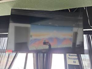 lot 9003 image: Samsung 48 TVDisplay Model LH48DBEPLGAGO