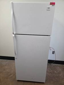 lot 9019 image: Inglis White Top-Freezer Refrigerator Model IT18DKXRQ00