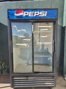 lot 2519 image: True GDM-41 Commercial Pepsi Refrigerator