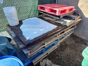 lot 2543 image: Assorted Lot W Scrap Wood and PlasticWood Pallets