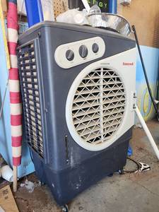 lot 2556 image: Honeywell CO60PM Portable Evaporative Air Cooler