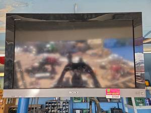 lot 2560 image: 32 Sony LCD Digital Color TV Model KDL-32EX301