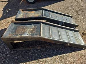 lot 2569 image: Auto Service Steel Car Ramps - Pair