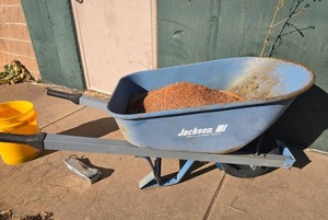 lot 2575 image: Jackson Professional Wheelbarrow