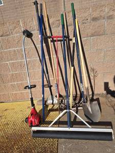 lot 2578 image: Assortment of Commercial Landscape Tools