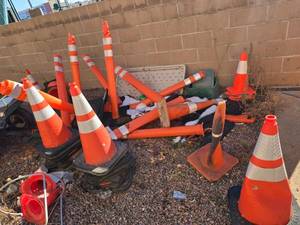 lot 2582 image: Bulk Lot of 18-inch Traffic Safety Cones and Traffic Delineators