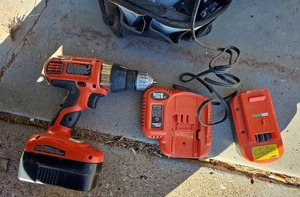 lot 2605 image: Black & Decker FireStorm 18V Cordless Drill Set with Charger