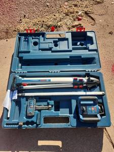 lot 2620 image: Bosch GRL 240 HV Professional Rotary Laser Level Kit