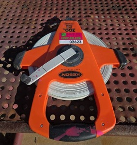 lot 2623 image: Keson 300ft Measuring Tape Model NRS18300