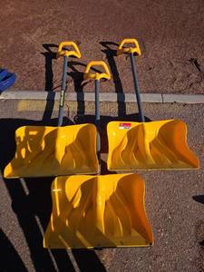lot 2630 image: Snow Shovels - Set of 3