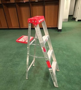 lot 2705 image: Louisville 4ft Aluminum Step Ladder W-2317-04S