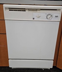 lot 2712 image: Inglis Built-in Dishwasher Model IRC470000