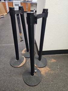 lot 2715 image: Visiontron Retracta-Belt Stanchion - Set of 6
