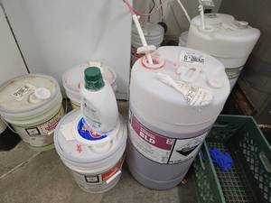lot 2741 image: Bulk Lot of Commercial Laundry Supplies