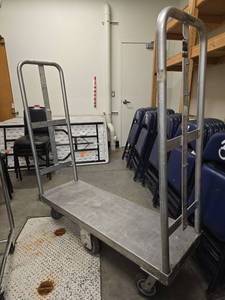 lot 2759 image: B&ampP Manufacturing 1200lb U-Boat Platform Truck