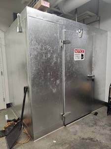 lot 2781 image: Commercial Walk-in Cooler Unit
