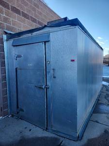 lot 6689 image: Outdoor Commercial Walk-In CoolerFreezer Unit